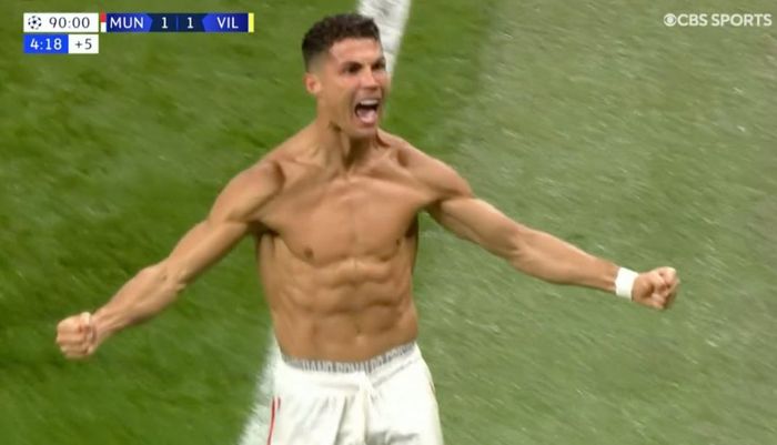 Cristiano Ronaldo menjadi pahlawan dalam comeback dramatis Manchester United atas Villarreal di Liga Champions.