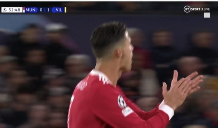 Gesture Cristiano Ronaldo saat Manchester United tertinggal dari Villarreal.