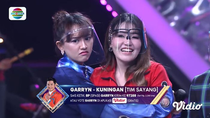 Via Vallen syok dan berkaca-kaca saat melihat Dewi Perssik angkat kaki dari panggung