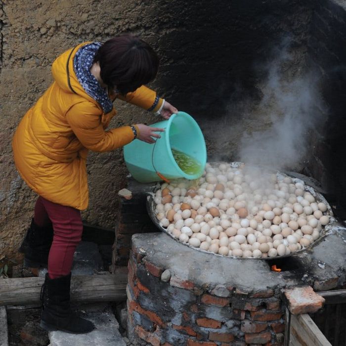 Kuliner Ekstrem Tong Zi Dan, Telur Rebus dalam Air Kencing Anak Lelaki
