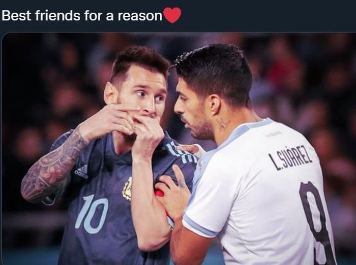 Lionel Messi dan Luis Suarez saat bertemu dalam duel timnas Argentina vs Uruguay.