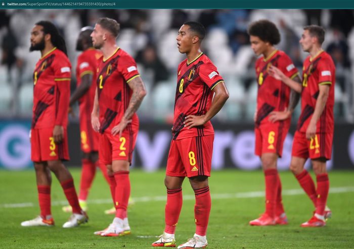 Para pemain Belgia hanya bisa meratapi kekalahan tim usai takluk 2-3 dari Prancis di semifinal UEFA Nations League.