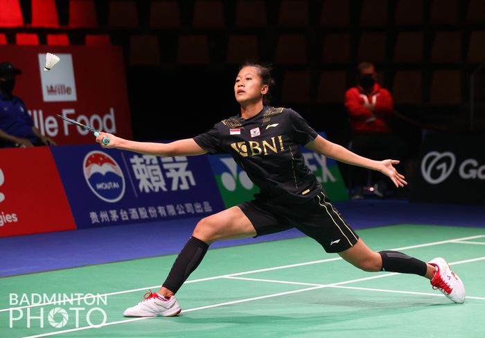 Pemain tunggal putri Indonesia, Putri Kusuma Wardani, saat tampil pada Uber Cup 2020 melawan wakil Jepang, Sayaka Takahashi, di Ceres Arena, Aarhus, Denmark, Selasa (12/10/2021).