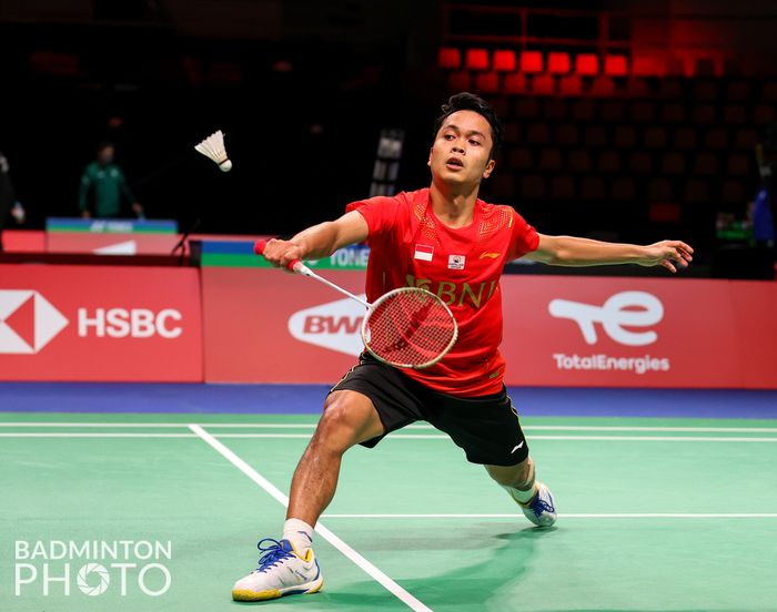 Anthony Sinisuka Ginting saat melawan Chou Tien Chen pada penyisihan Grup A Thomas Cup 2020 , Rabu (13/10/2021)