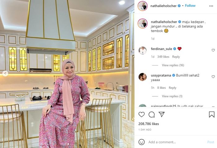 Dapur di rumah artis Sule dan Nathalie Holscher yang terlihat mewah.
