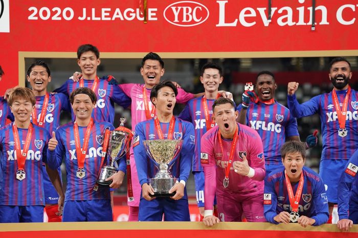 FC Tokyo saat menjuarai J.League Cup.