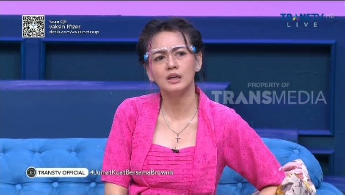 Yeyen Lidya saat live Brownis Trans TV, Jumat (15/10/2021).