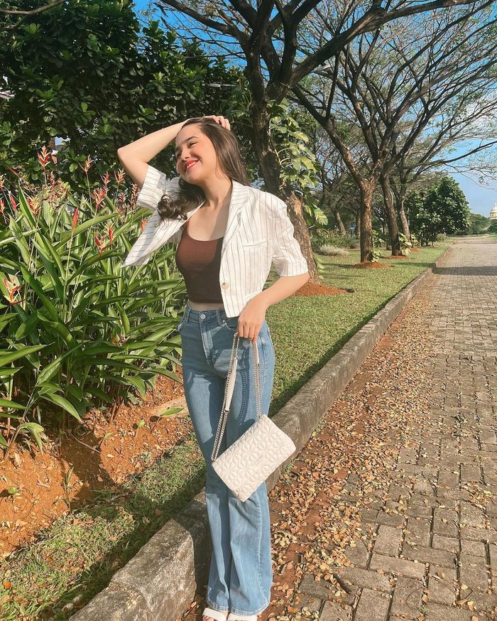 5 Ide OOTD Pakai Celana Jeans ala Syifa 