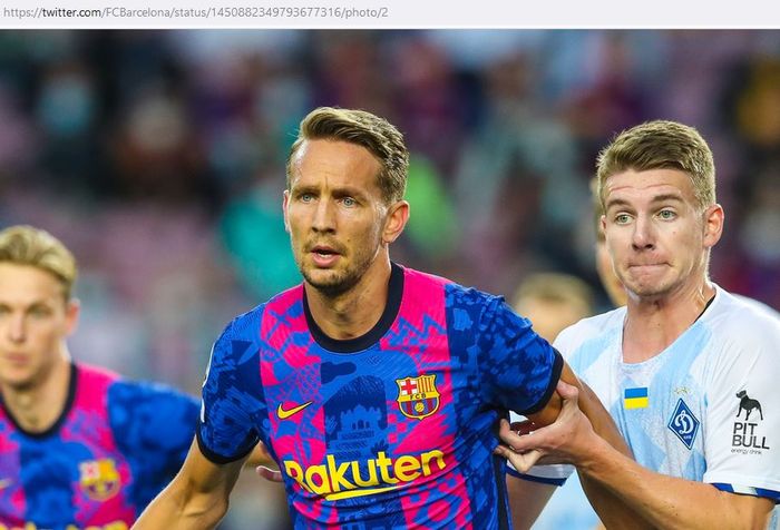 Striker Barcelona, Luuk de Jong, beraksi dalam laga Grup E Liga Champions kontra Dynamo Kyiv di Stadion Camp Nou, Rabu (20/10/2021).