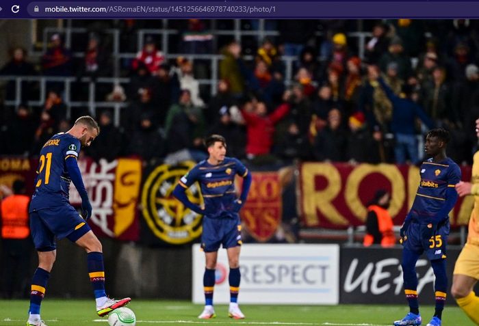 Para pemain AS Roma tertunduk lesu usai kalah dalam matchday ketiga UEFA Conference League melawan Bodo/Glimt di Stadion Aspmyra, Kamis (21/10/2021) pukul 23.45 WIB