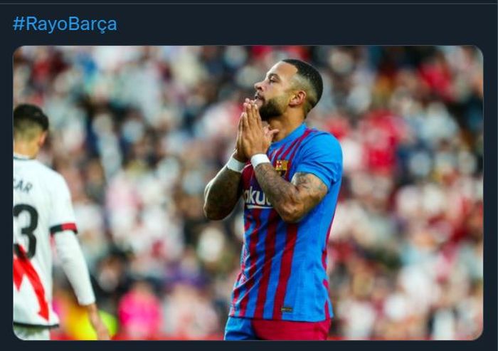Reaksi Memphis Depay dalam pertandingan Barcelona di kandang Rayo Vallecano pada lanjutan Liga Spanyol, 27 Oktober 2021.