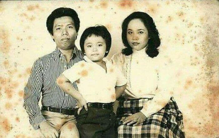 Istri Dono jauh dari kata cemburu. Ini alasan istri legenda Warkop DKI tetap setia mendampingi Dono hingga akhir hayatnya.
