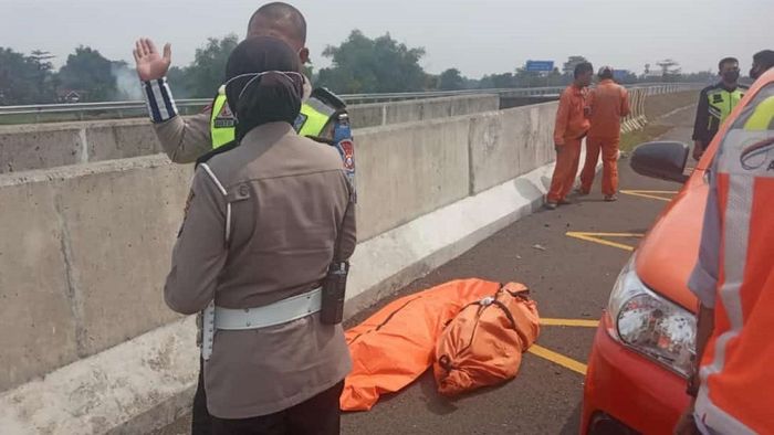 beredar pula foto kantong jenazah yang tampak di sekitar lokasi kecelakaan Vanessa Angel. Foto kantong jenazah ini tersebar melalui media online.