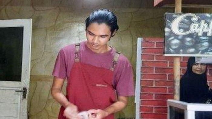 Viral penjual cilok ganteng mirip Al Ghazali bernama Salman Alfarizi Ramadhan