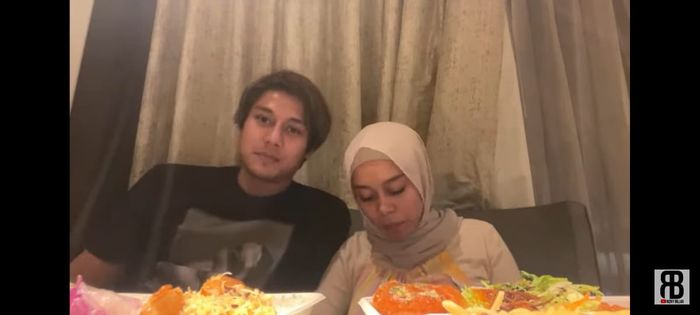Rizky Billar dan Lesti Kejora saat menceritakan perjalanan cinta mereka.