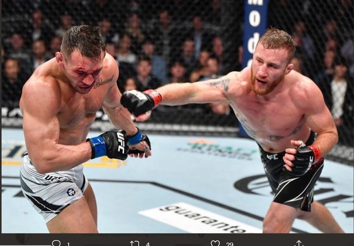 Momen duel Justin Gaethje vs Michael Chandler yang ternyata jadi inspirasi Gilbert Burns meremuk Khamzat Chimaev pada UFC 273. 