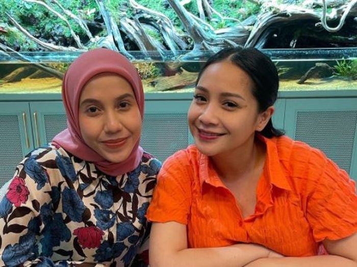 Nadya Arifta foto bersama <a href='https://manado.tribunnews.com/tag/nagita-slavina' title='Nagita Slavina'>Nagita Slavina</a>