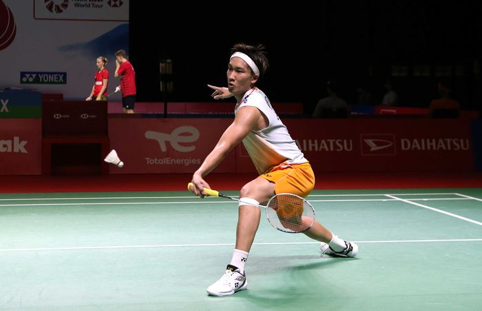 Pebulu tangkis tunggal putra Jepang, Kento Momota, pada babak pertama Indonesia Masters 2021 di Westin International Convention Centre, Bali, Selasa (16/11/2021) 