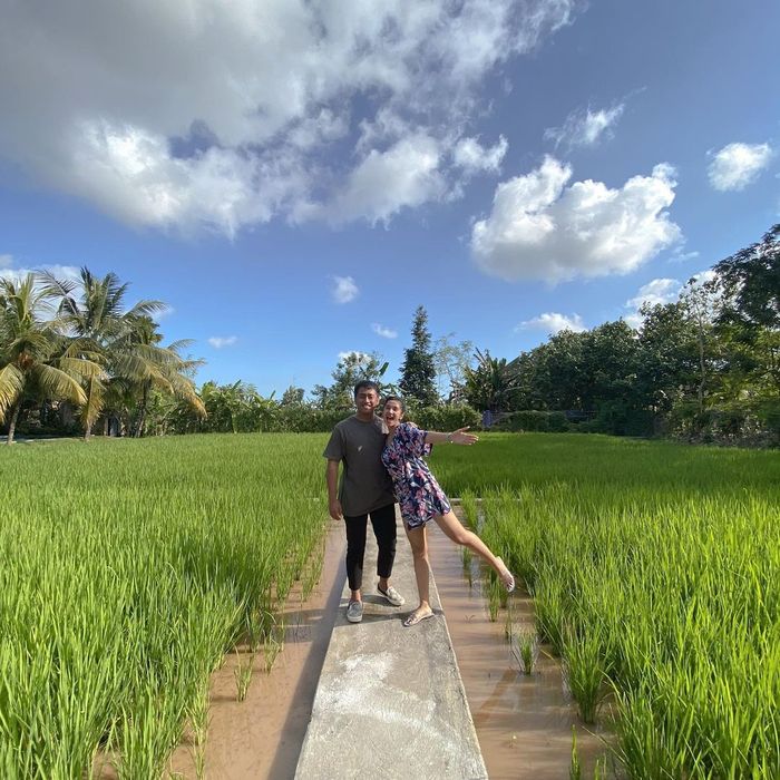 Fanny Ghassani dan suaminya