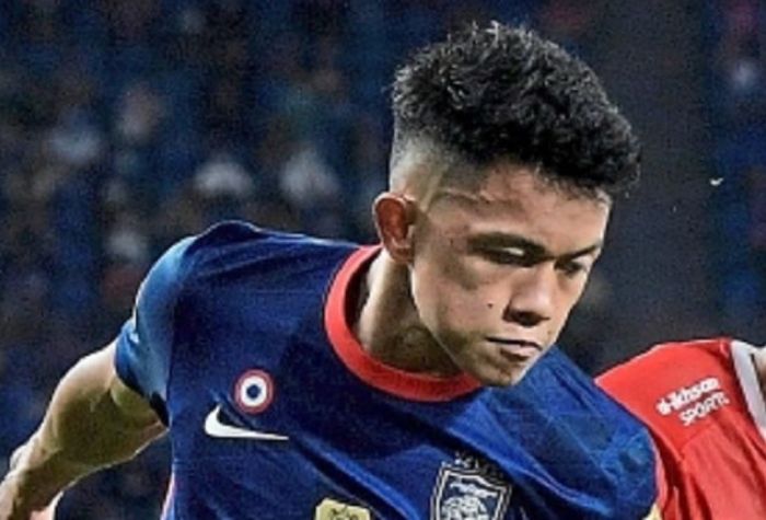 Sayap Johor Darul Ta&rsquo;zim yang terkenal sangat bagus, Arif Aiman Hanapi, tak dipanggil ke Timnas Malaysia untuk Piala AFF 2020 dengan alasan sudah terlalu banyak bermain.