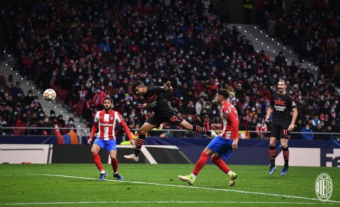 Momen gol Junior Messias ke gawang Atletico Madrid pada matchday kelima Liga Champions.