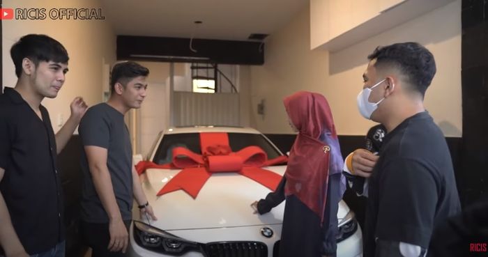 Foto Mobil kado dari Putra Siregar untuk Teuku Ryan dan Ria Ricis.