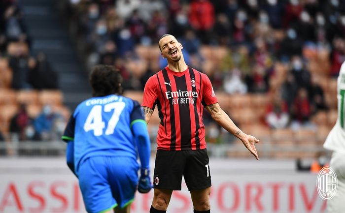 Ekspresi kekecewaan Zlatan Ibrahimovic pada laga AC Milan kontra Sassuolo.