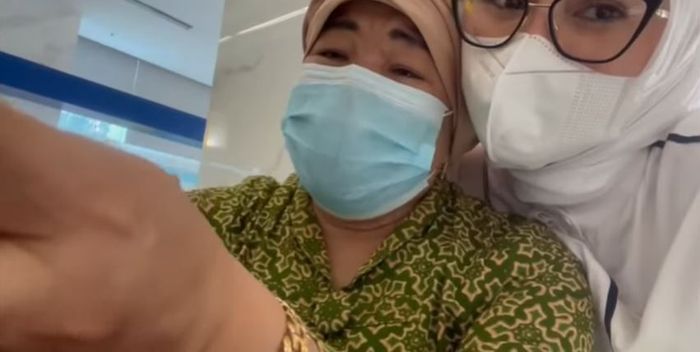 Dewi Zuhriati dan Marrisa Icha saat bagikan informasi terbaru terkait donasi untuk Gala Sky.