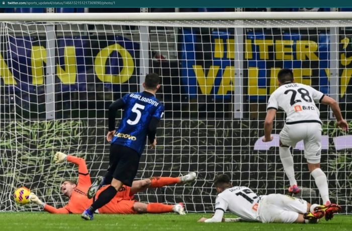 Roberto Gagliardini mencetak gol pembuka dalam kemenangan 2-0 Inter Milan melawan Spezia.