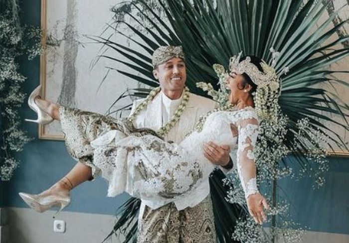 Kareyca Moeloek dan suaminya, Aaron Thomson