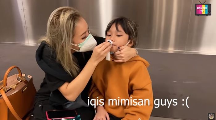 Ayu Ting Ting mengurus anak