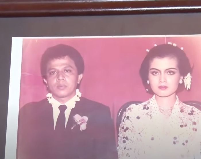 Potret yang selama ini beredar di internet bukanlah potret ibu dan ayah kandung Vanessa Angel, melainkan potret om dan tantenya.