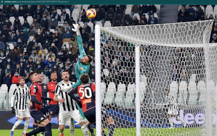 Juan Cuadrado mencetak gol lewat sepak pojok langsung yang membuat Juventus unggul 1-0 atas Genoa.