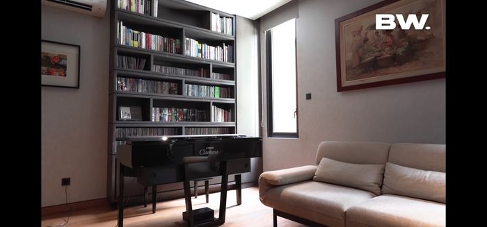 Studio di rumah artis Christie.