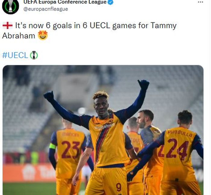 Penyerang AS Roma, Tammy Abraham, merayakan golnya ke gawang CSKA Sofia pada matchday terakhir babak penyisihan Grup C, Kamis (9/12/2021).