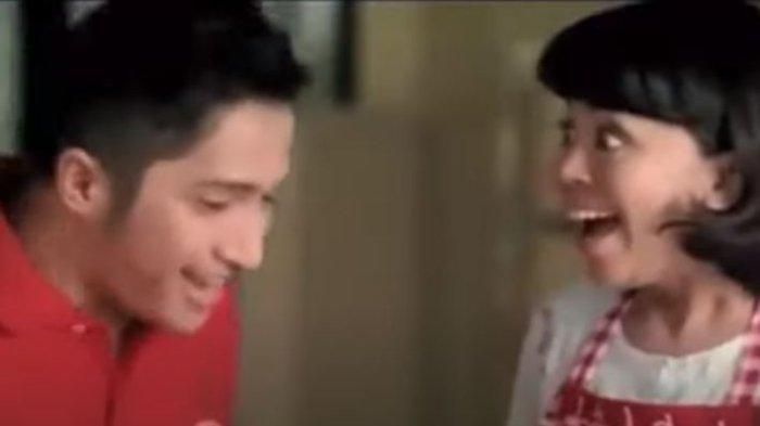 Bintang iklan Devi saat berakting dengan Irfan Hakim