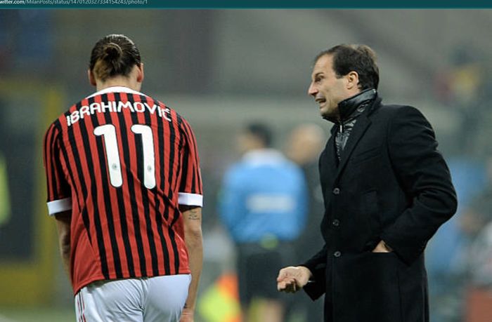 Massimiliano Allegri memberikan pengarahan untuk Zlatan Ibrahimovic dalam satu pertandingan AC Milan.