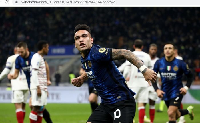 Striker Inter Milan, Lautaro Martinez, merayakan gol ke gawang Cagliari di Stadion Giuseppe Meazza dalam laga pekan ke-17 Liga Italia 2021-2022 pada Minggu (12/12/2021) waktu setempat atau Senin pukul 02.45 WIB.