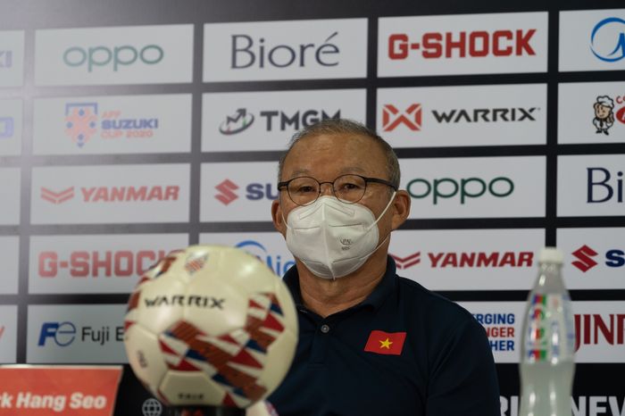 Pelatih timnas Vietnam, Park Hang-seo, saat mengikuti konferensi pers di Piala AFF 2020.