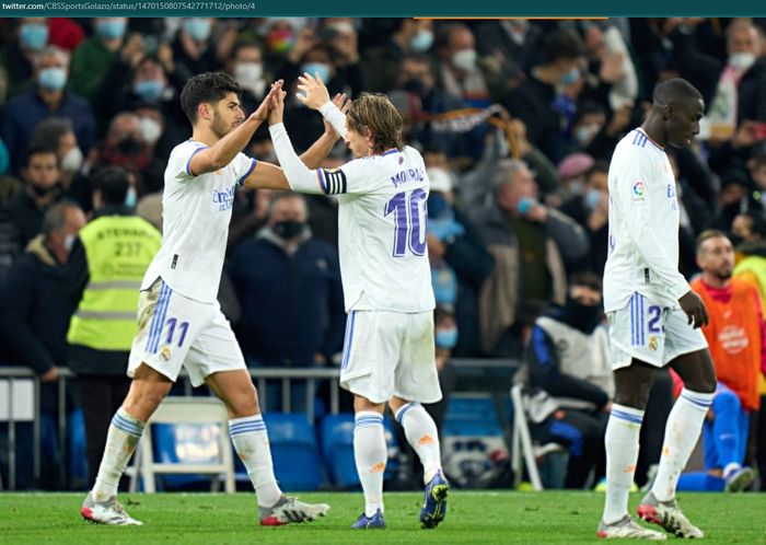 Real Madrid sukses membekuk Atletico Madrid 2-0 pada derbi Madrid jilid pertama di Estadio Santiago Bernabeu.