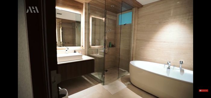 Kamar mandi di rumah artis Ria Ricis dan Teuku Ryan.