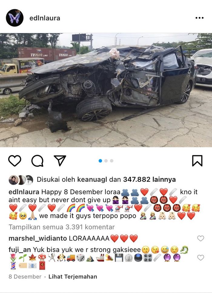 Foto mobil kecelakaan laura
