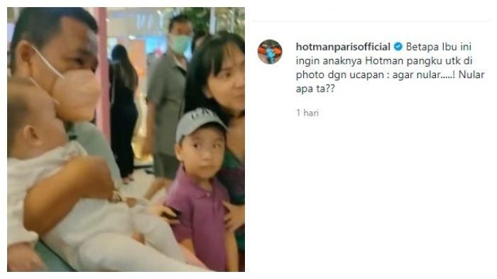 Hotman Paris saat menggendong anak kecil