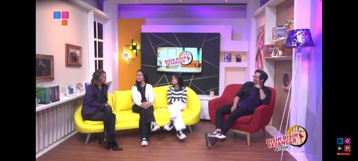 Mayang dan Cika berbicara mengenai kepergian Vanessa Angel.