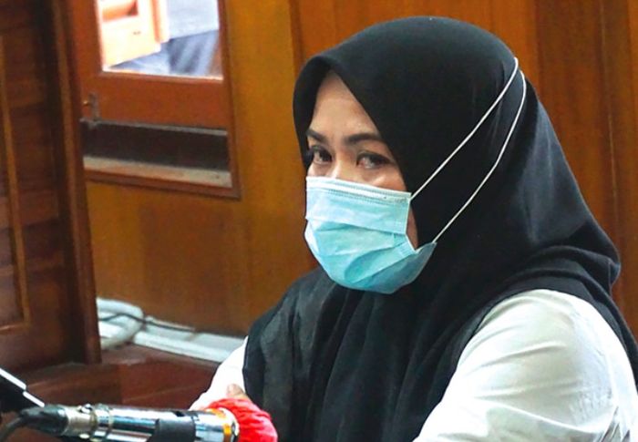 Rizalatul Woeliyati di Meja Hijaukan Suami karema sebut dirinya tak bisa ereksi.