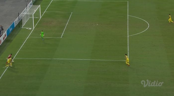 Witan Sulaeman saat mencuri bola dari penguasaan Malaysia (19/12/2021).