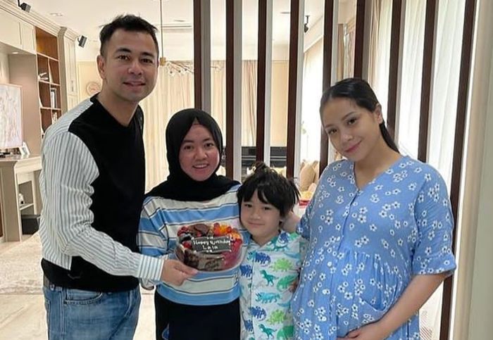 Mbak Lala dengan Raffi Ahmad dan Nagita Slavina.