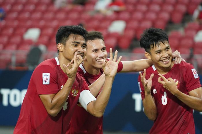 Pemain timnas Indonesia, Asnawi Mangkualam (kiri), Egy Maulana Vikri (Tengah), dan Witan Sulaeman (kanan) merayakan gol ke gawang Singapura.