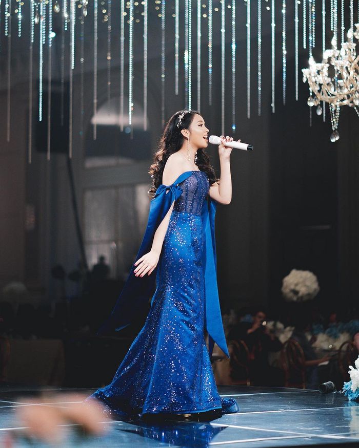 Lyodra Ginting dalam balutan dress rancangan desainer Bramanta Wijaya.