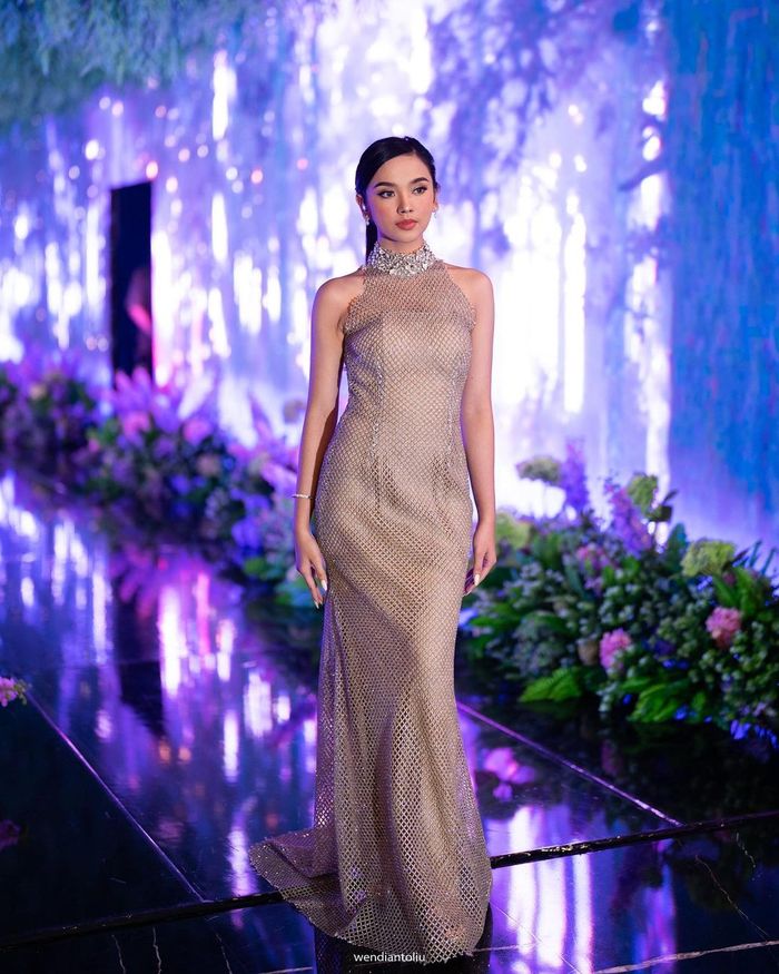 Lyodra Ginting dalam balutan dress rancangan desainer Valencia Vivi.